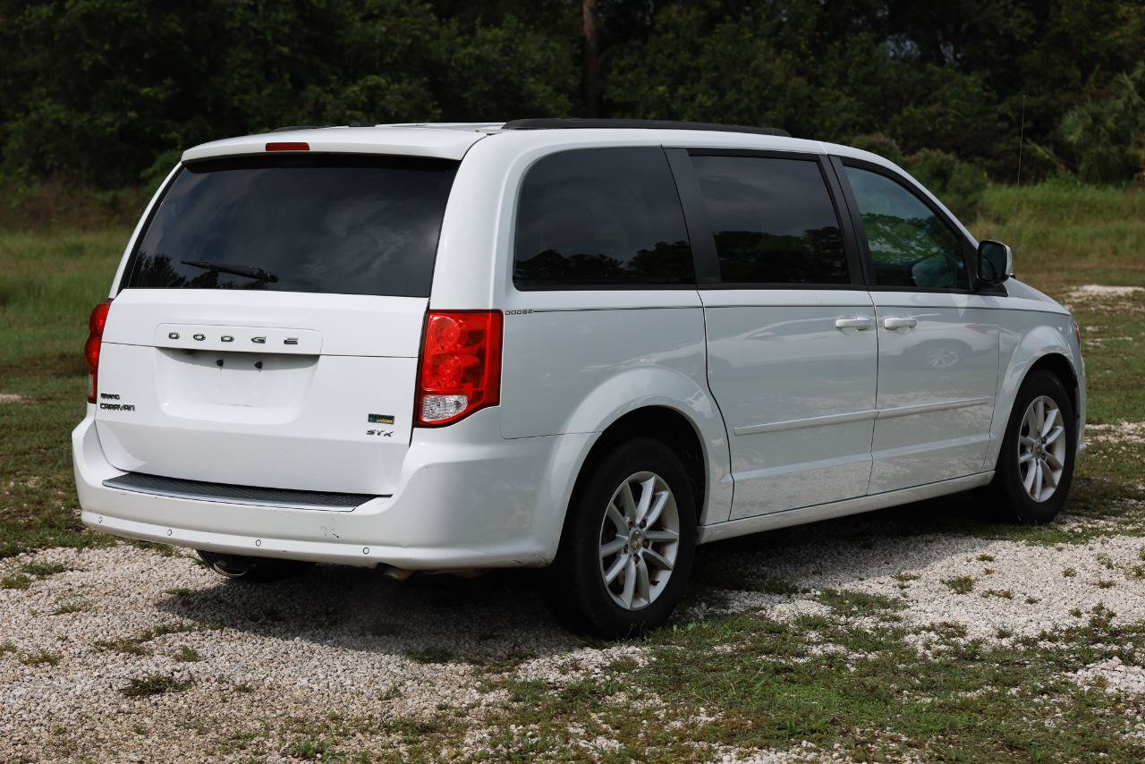 Used 2016 Dodge Grand Caravan SXT w/ Rear Park Assist Package FWD image 11