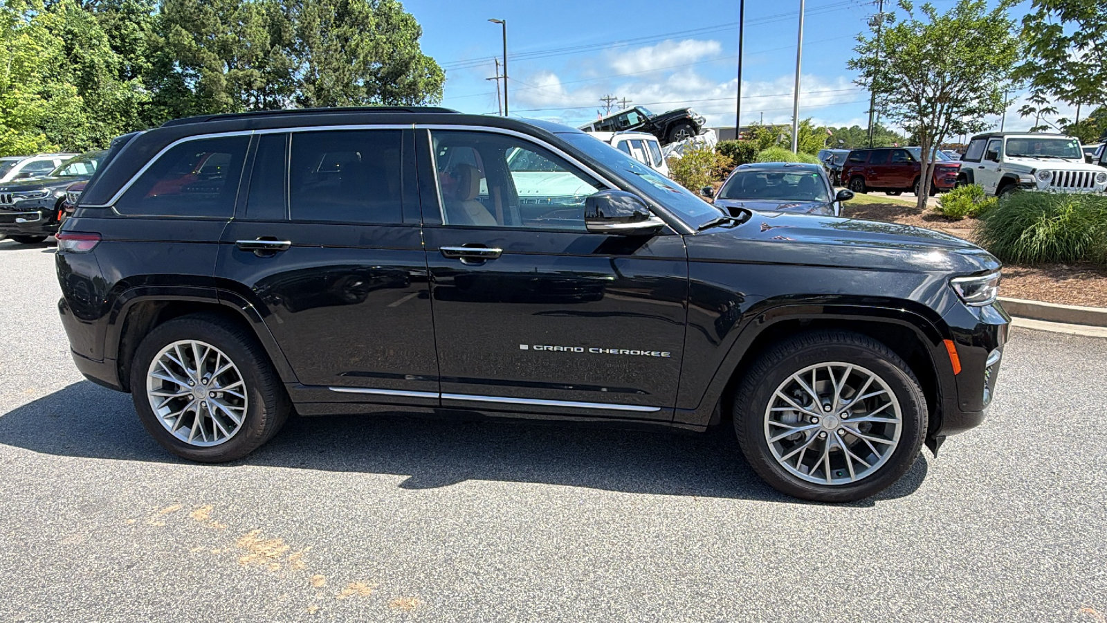 Used 2024 Jeep Grand Cherokee Summit AWD/4WD image 7