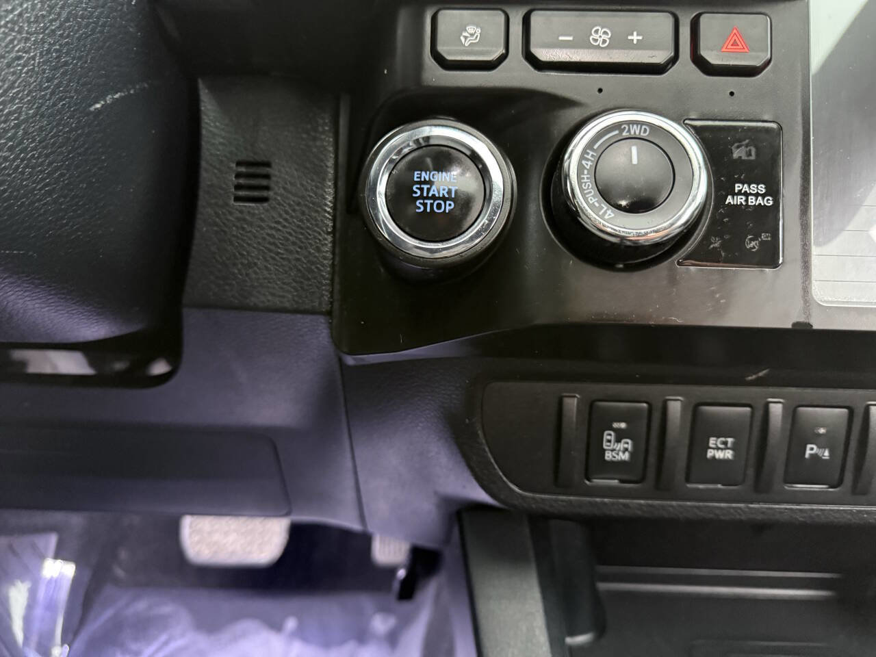 Used 2017 Toyota Tacoma TRD Sport image 22