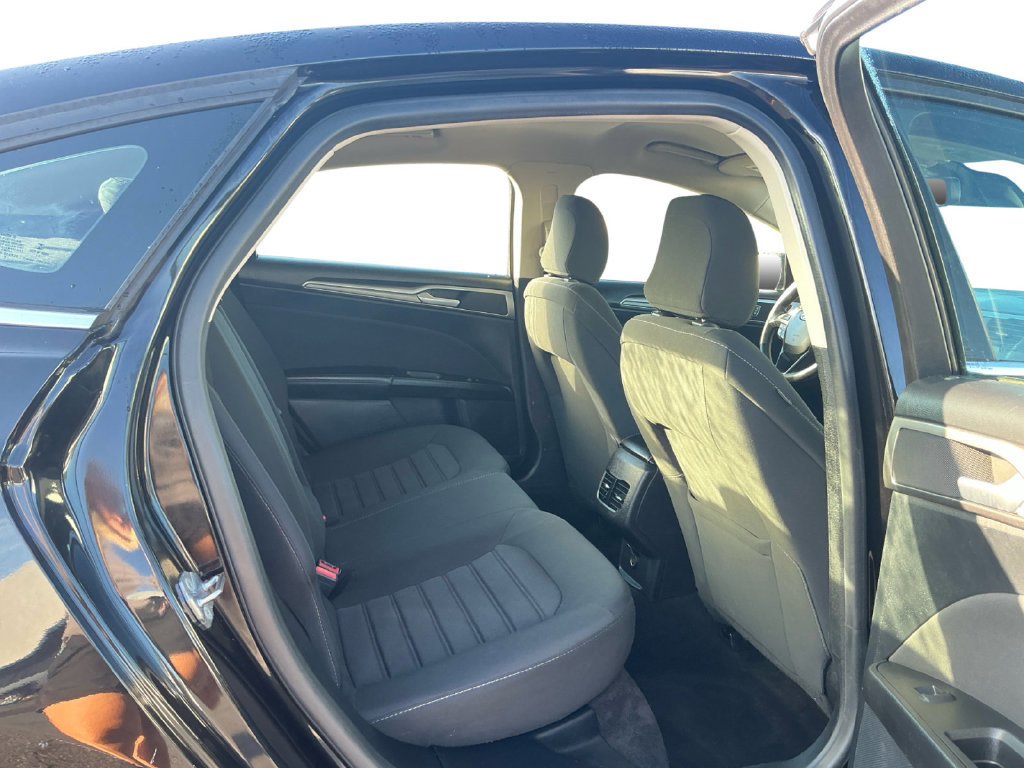 Used 2020 Ford Fusion SE FWD image 23
