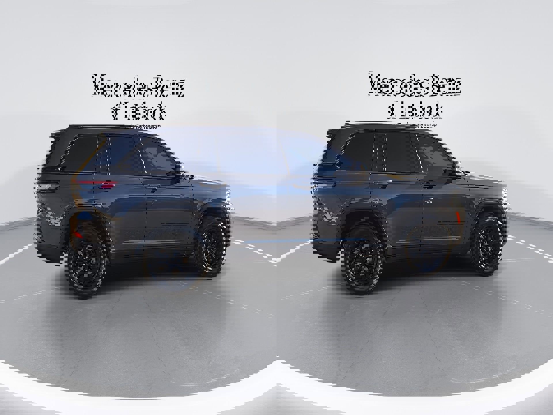 Used 2025 Jeep Grand Cherokee Altitude image 8