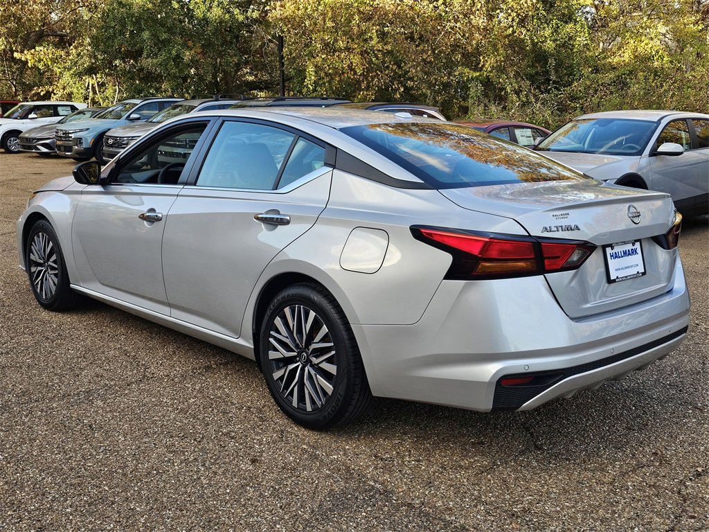 Used 2024 Nissan Altima 2.5 SV image 6