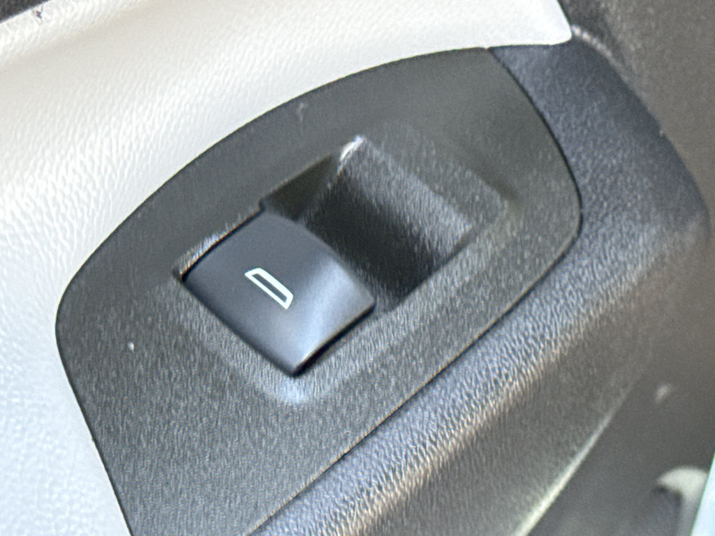 Used 2023 Chevrolet Equinox LT image 30