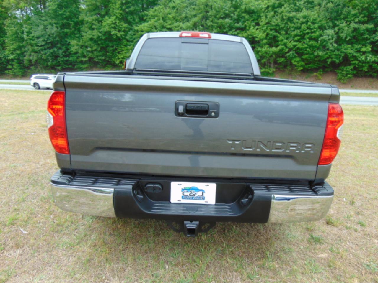 Used 2015 Toyota Tundra SR5 w/ TRD Off Road Package AWD/4WD image 18