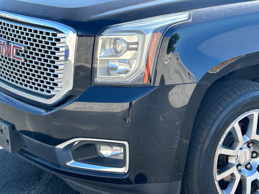Used 2015 GMC Yukon Denali w/ Touring Package AWD/4WD image 10
