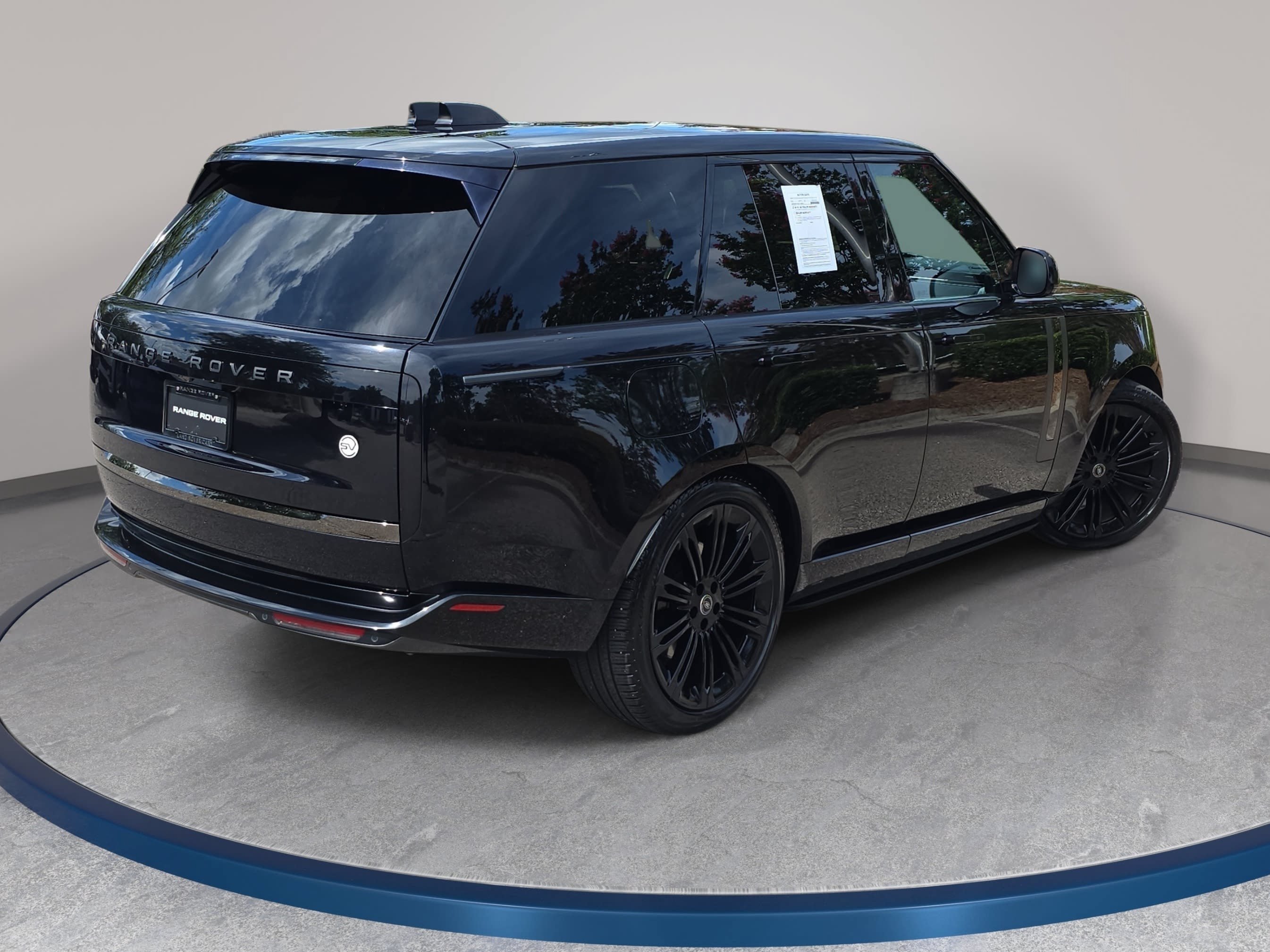 Used 2024 Land Rover Range Rover SV AWD/4WD image 5