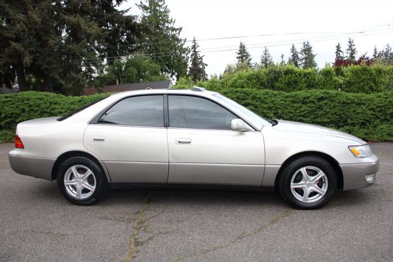 Used 1999 Lexus ES 330 FWD image 12
