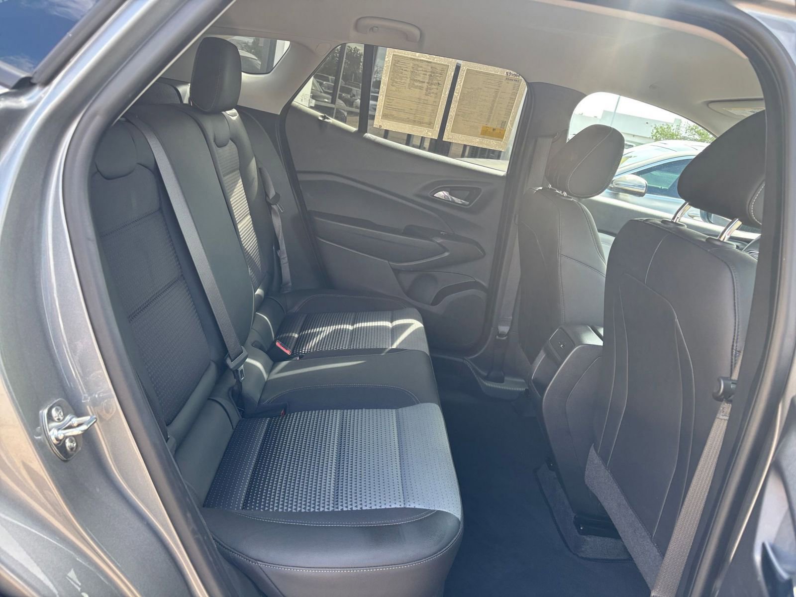 Used 2025 Chevrolet Trax LT FWD image 24