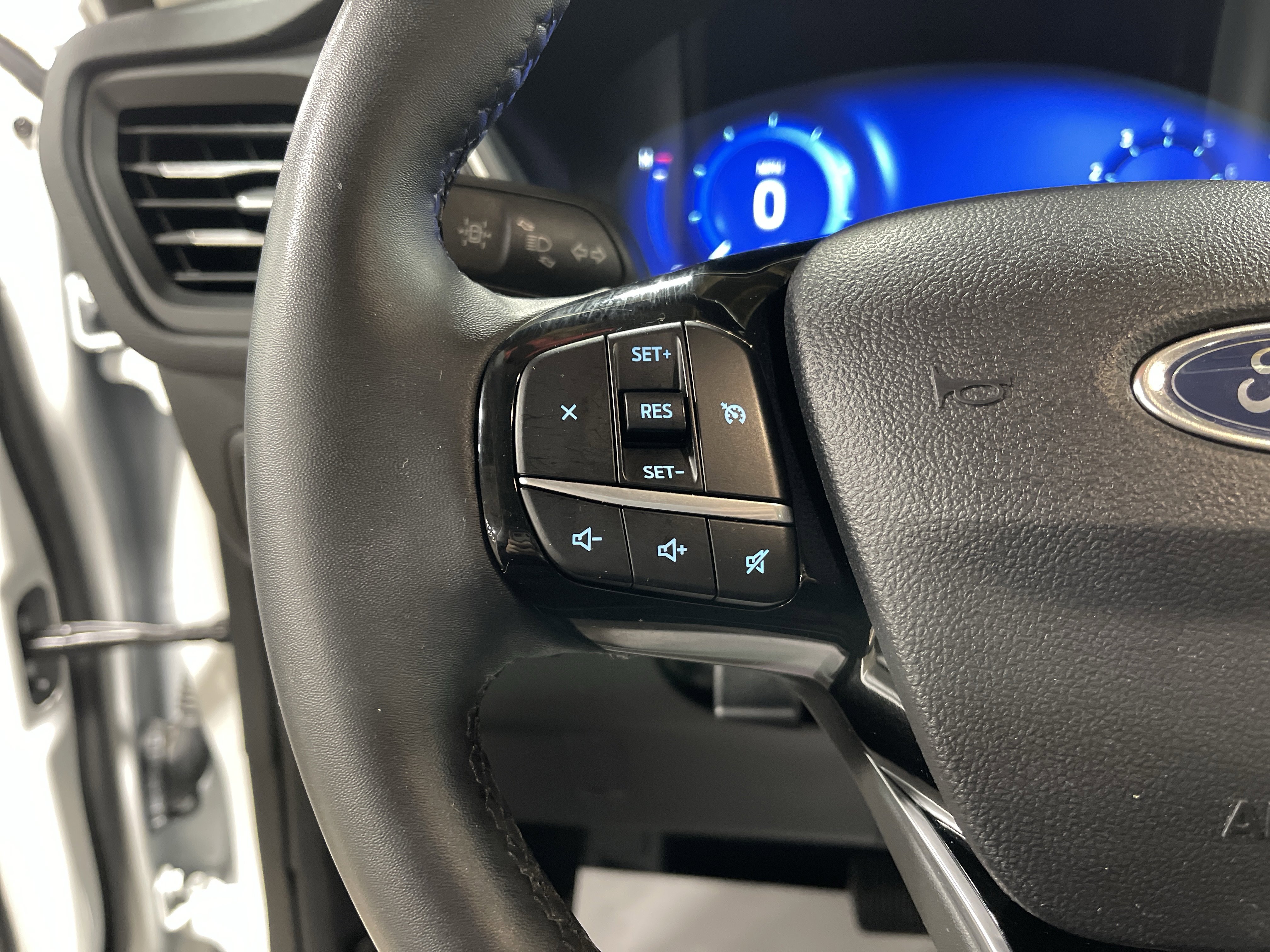 Used 2022 Ford Escape SEL w/ Technology Package image 18