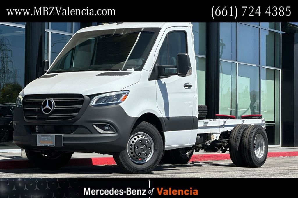 Used 2024 Mercedes-Benz Sprinter 4500 image 1