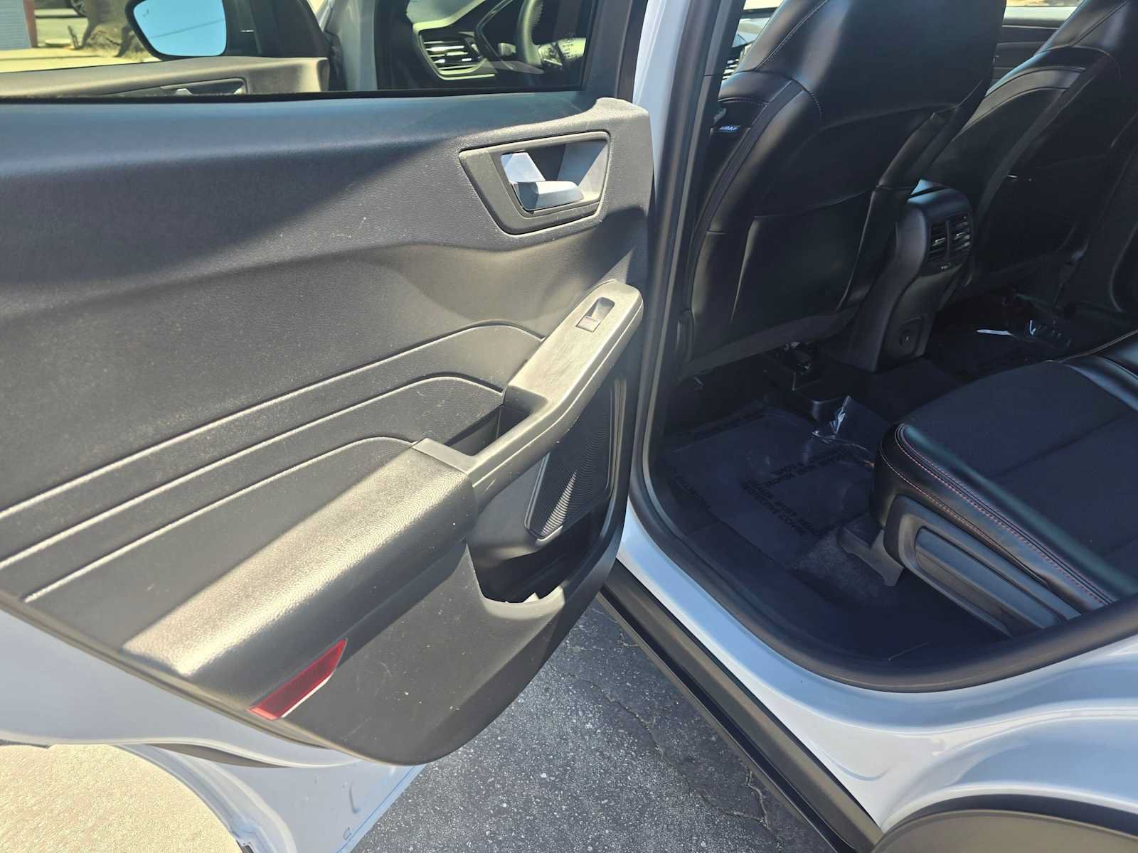Used 2025 Ford Escape ST-Line FWD image 15