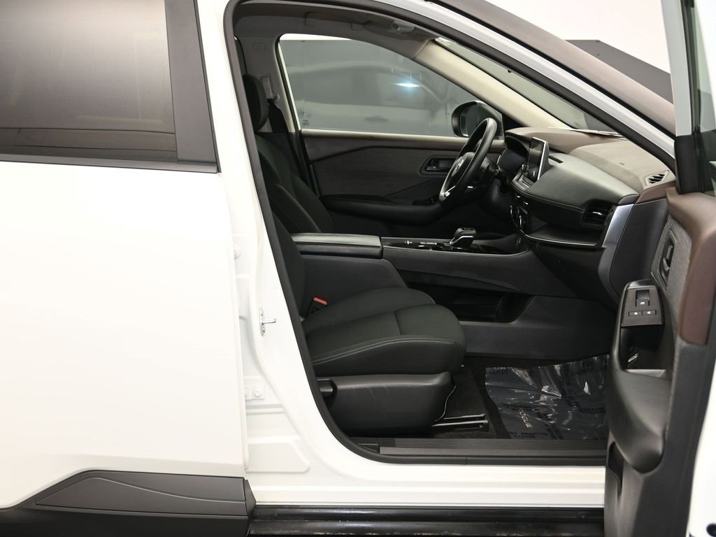 Certified 2023 Nissan Rogue S image 26