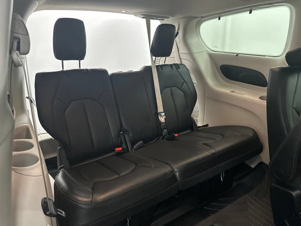 Used 2018 Chrysler Pacifica Touring-L Plus w/ Advanced Safetytec Group FWD image 27