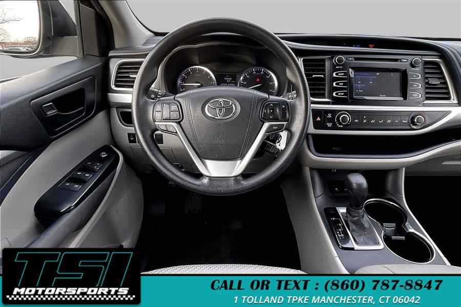 Used 2016 Toyota Highlander LE AWD/4WD image 5