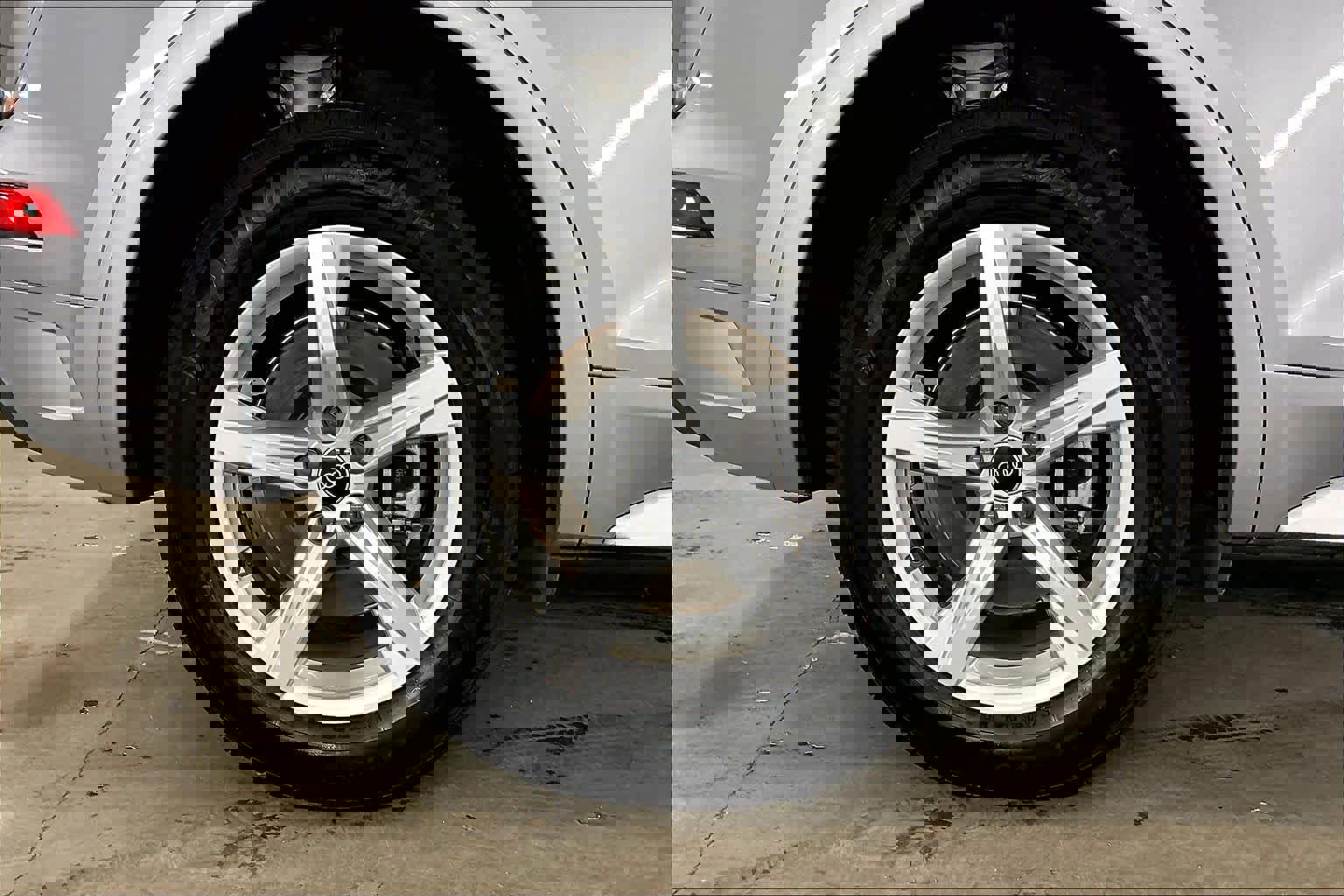 Used 2023 Audi Q5 Premium w/ Convenience Package image 12