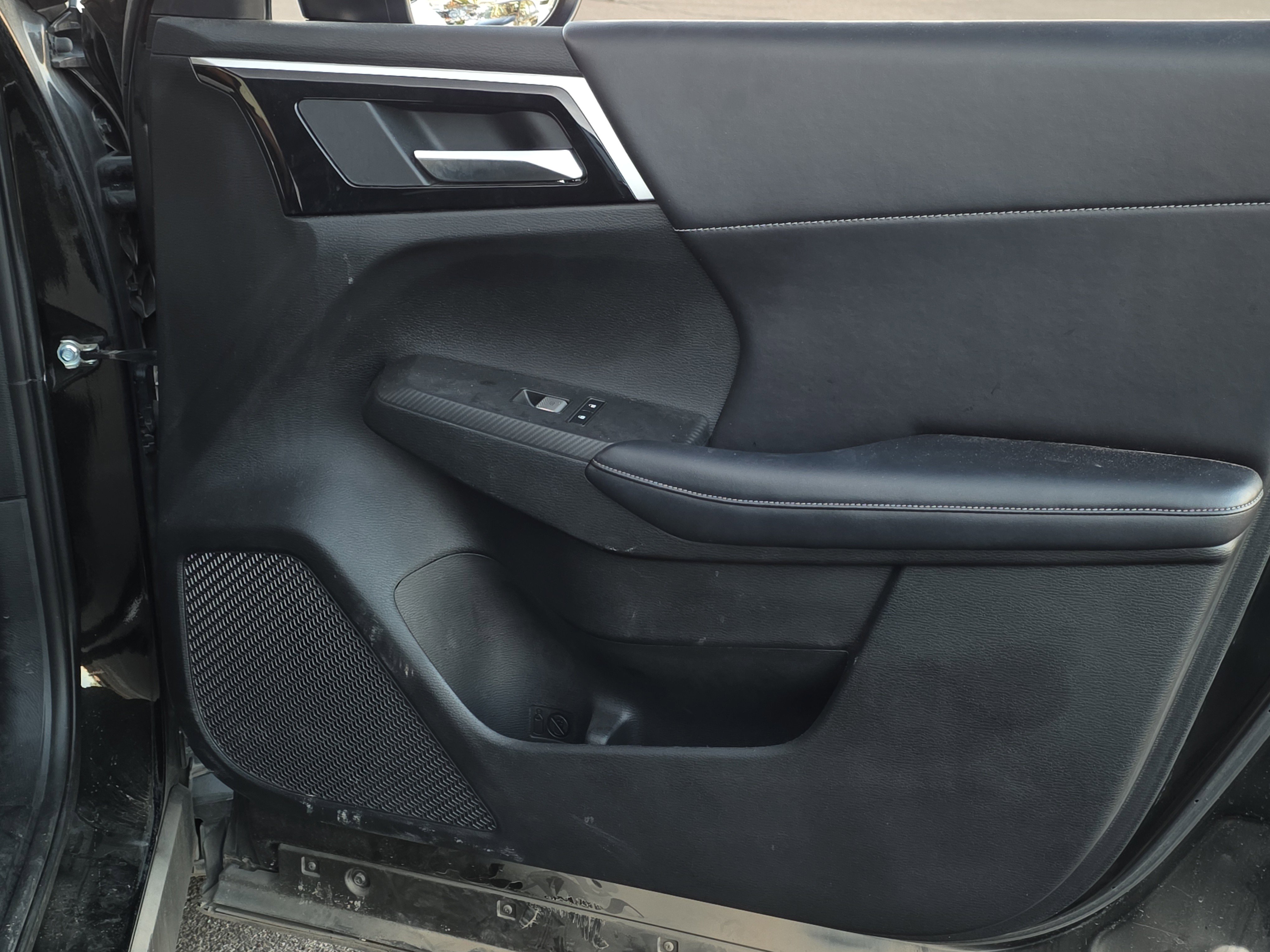 Used 2024 Mitsubishi Outlander SE image 24