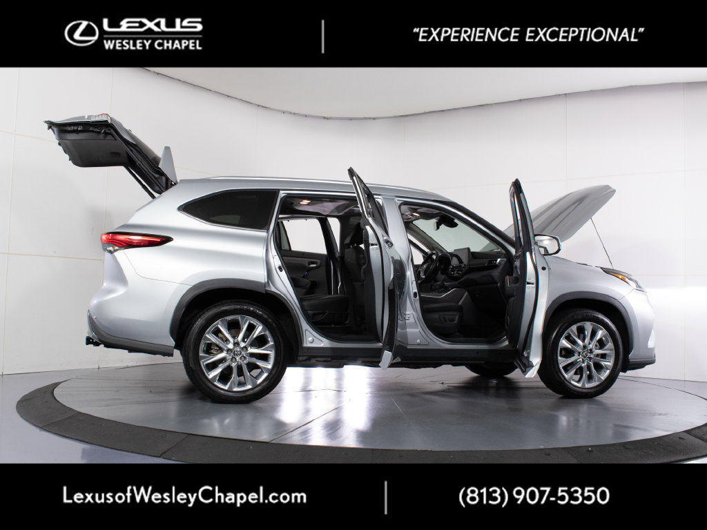 Used 2021 Toyota Highlander Limited FWD image 11