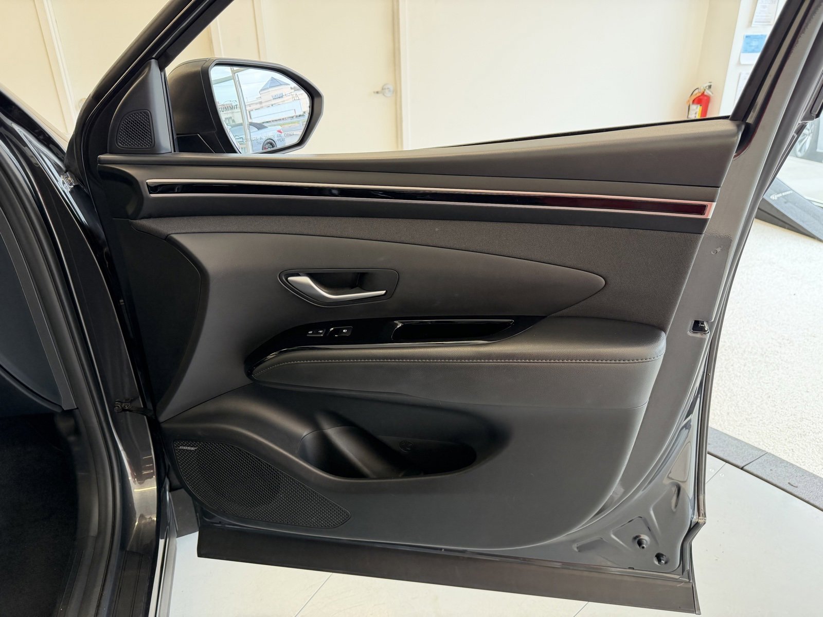 Used 2023 Hyundai Tucson Limited w/ Cargo Package image 46