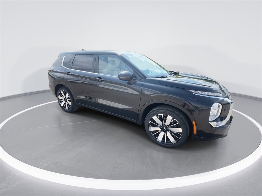 New 2025 Mitsubishi Outlander SE image 2
