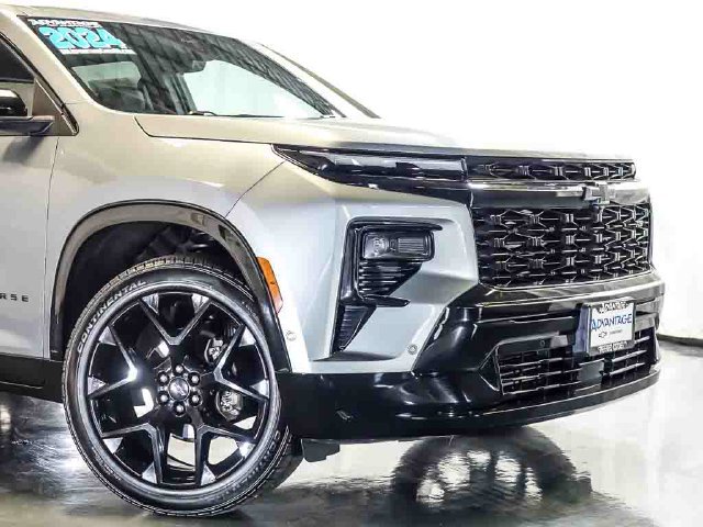 Used 2024 Chevrolet Traverse RS AWD/4WD image 3