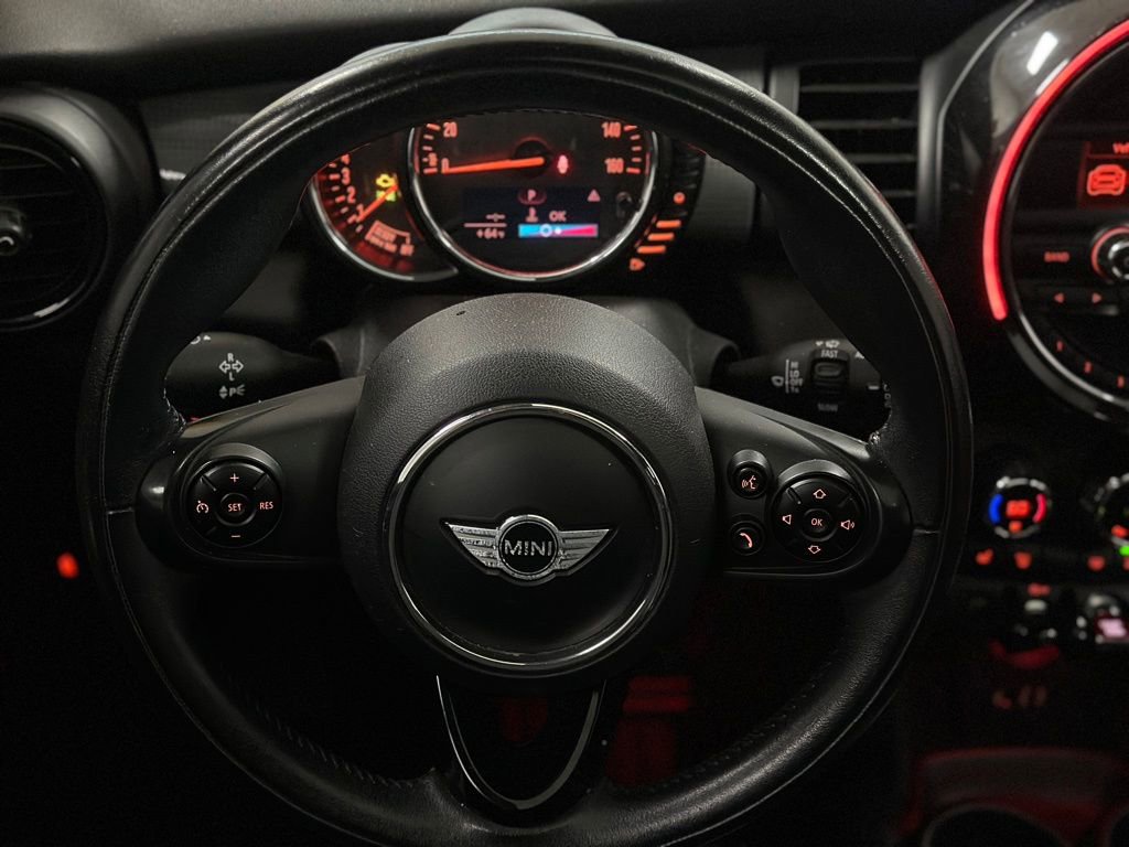 Used 2015 MINI Cooper 2-Door Hardtop image 2