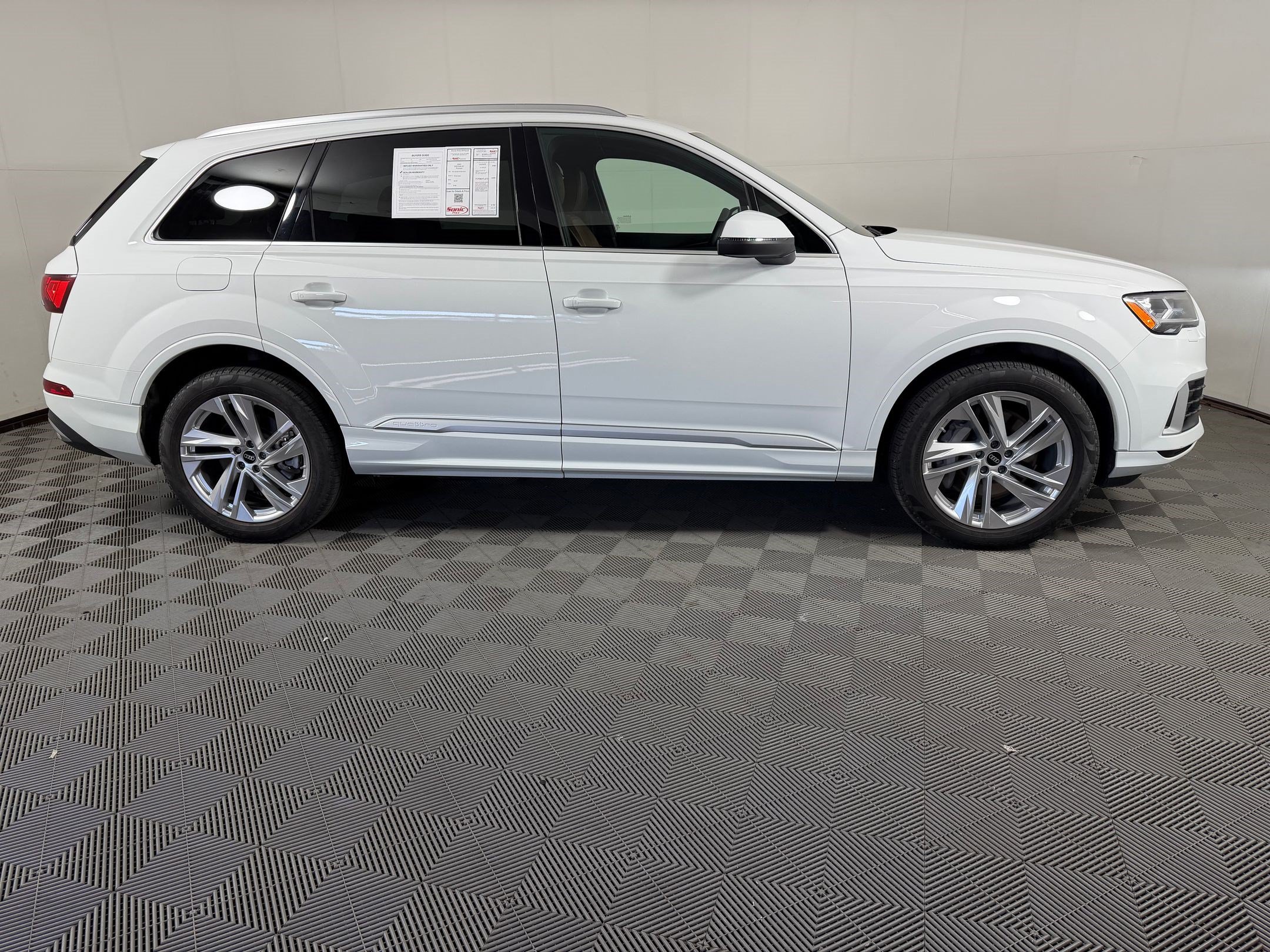 Certified 2023 Audi Q7 2.0T Premium w/ Towing Package AWD/4WD image 8