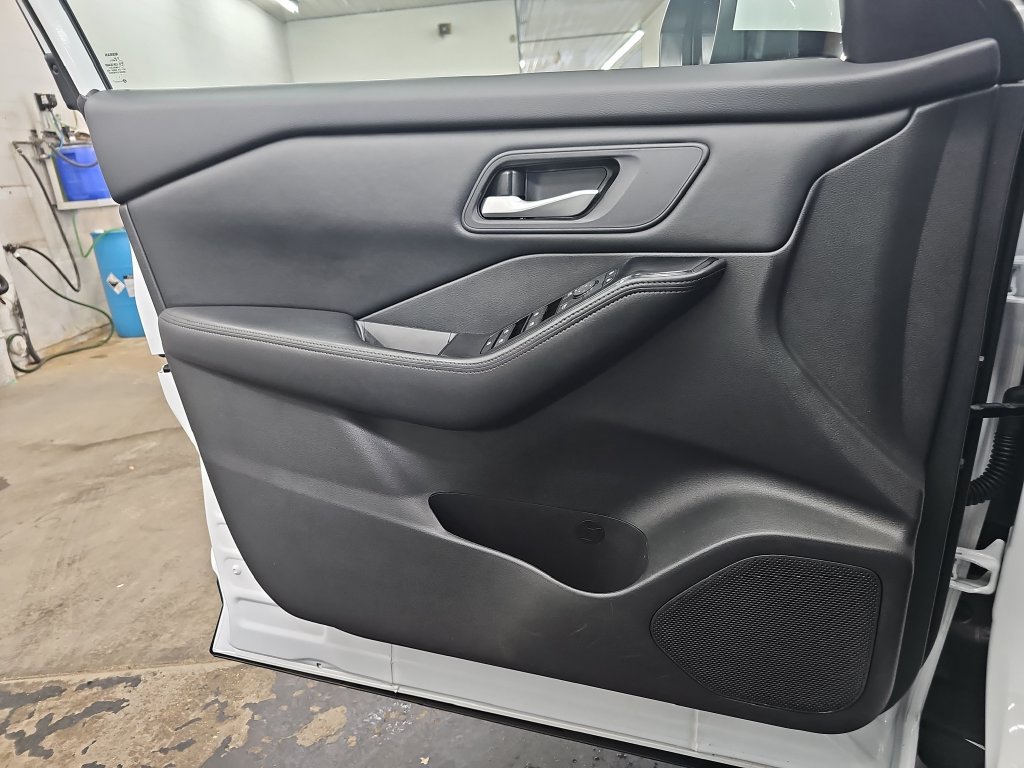 Used 2024 Nissan Rogue SV FWD image 26