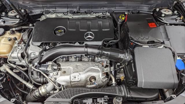 Used 2021 Mercedes-Benz GLB 250 w/ Premium Package image 31