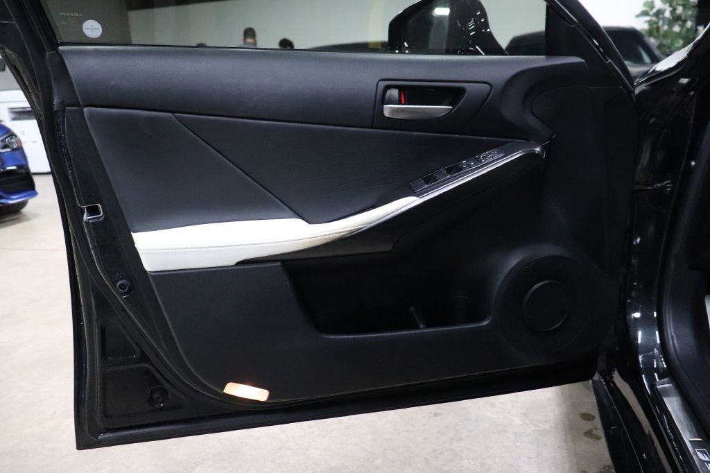 Used 2022 Lexus IS 350 F Sport image 9