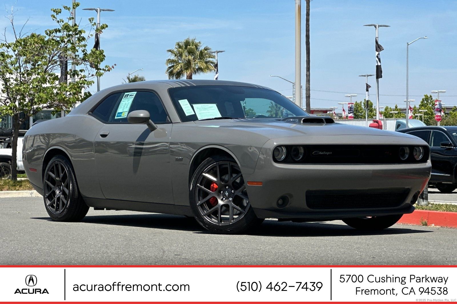 Used 2018 Dodge Challenger R/T RWD image 1