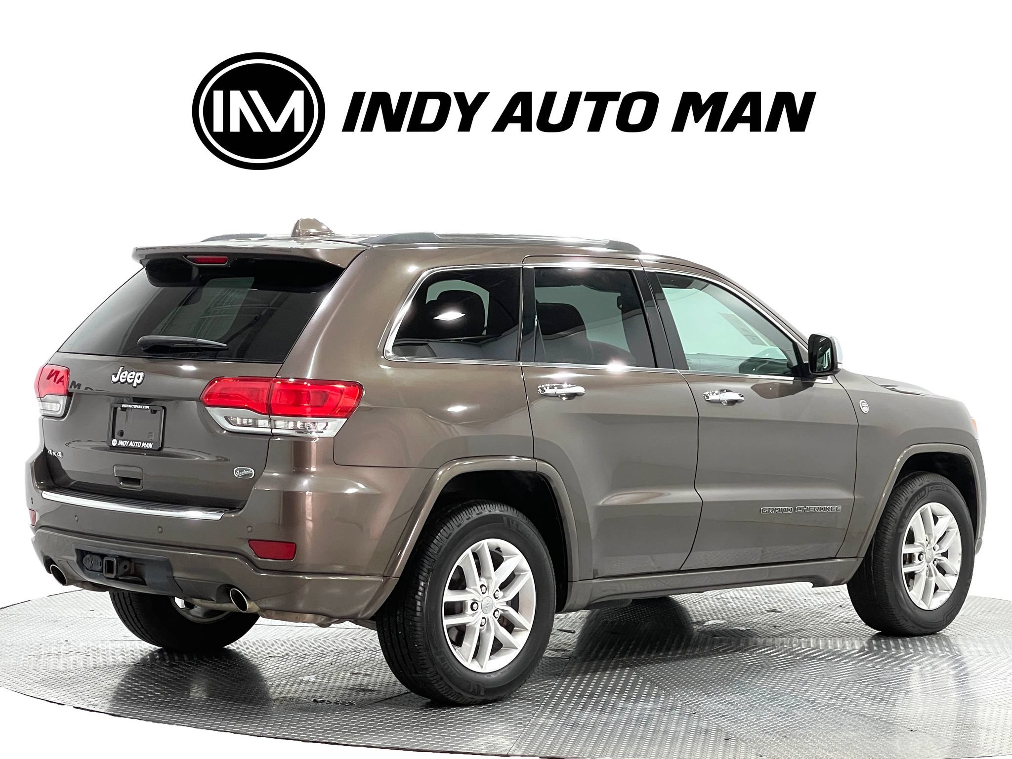 Used 2017 Jeep Grand Cherokee Overland AWD/4WD image 4