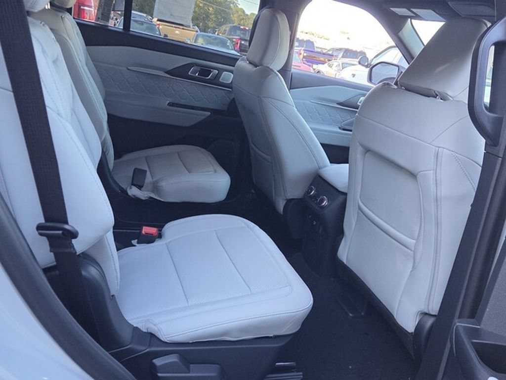 New 2027 Ford Explorer Platinum w/ 3.0L Ultimate Package RWD image 15