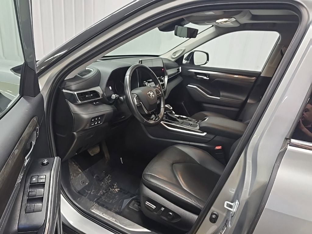 Used 2021 Toyota Highlander Platinum AWD/4WD image 29