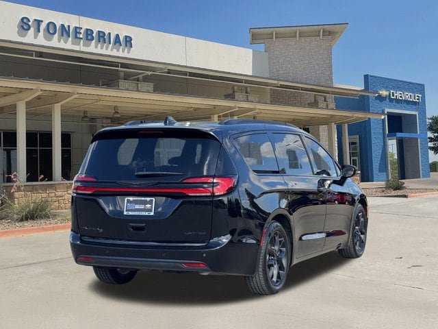 Used 2025 Chrysler Pacifica Limited FWD image 5