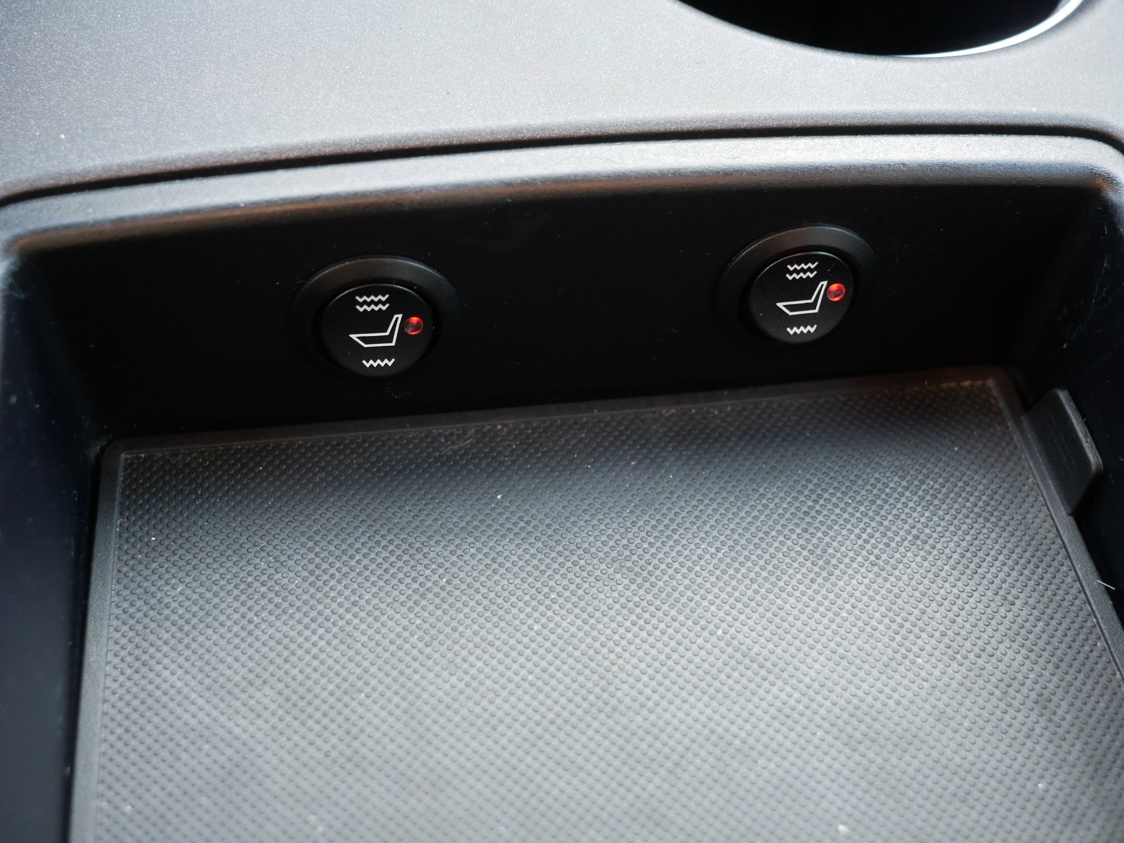 Used 2015 Toyota Camry LE image 28