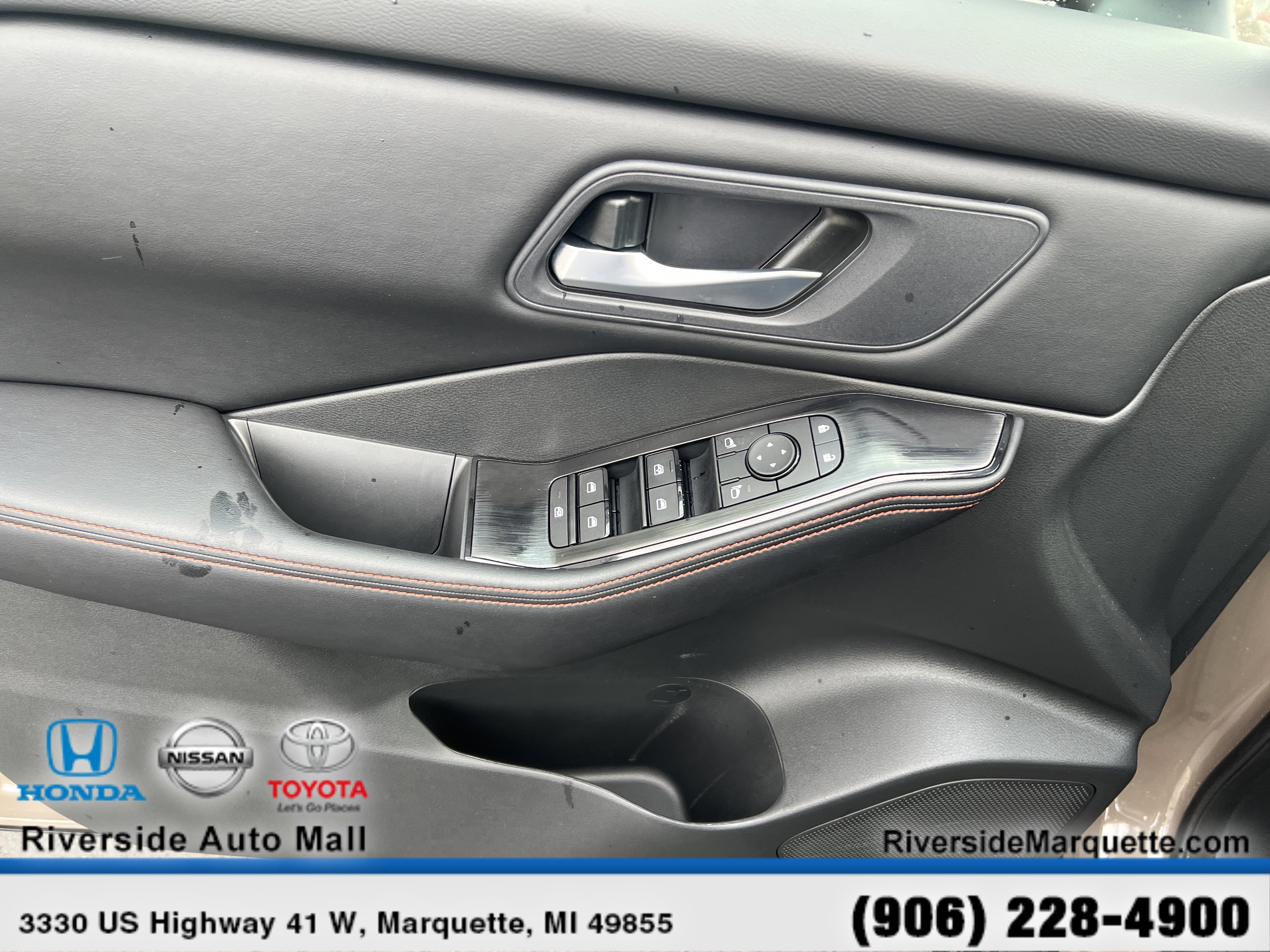 Used 2025 Nissan Rogue SV AWD/4WD image 23