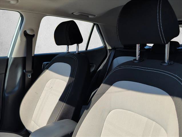 Used 2025 Hyundai Venue SEL FWD image 10