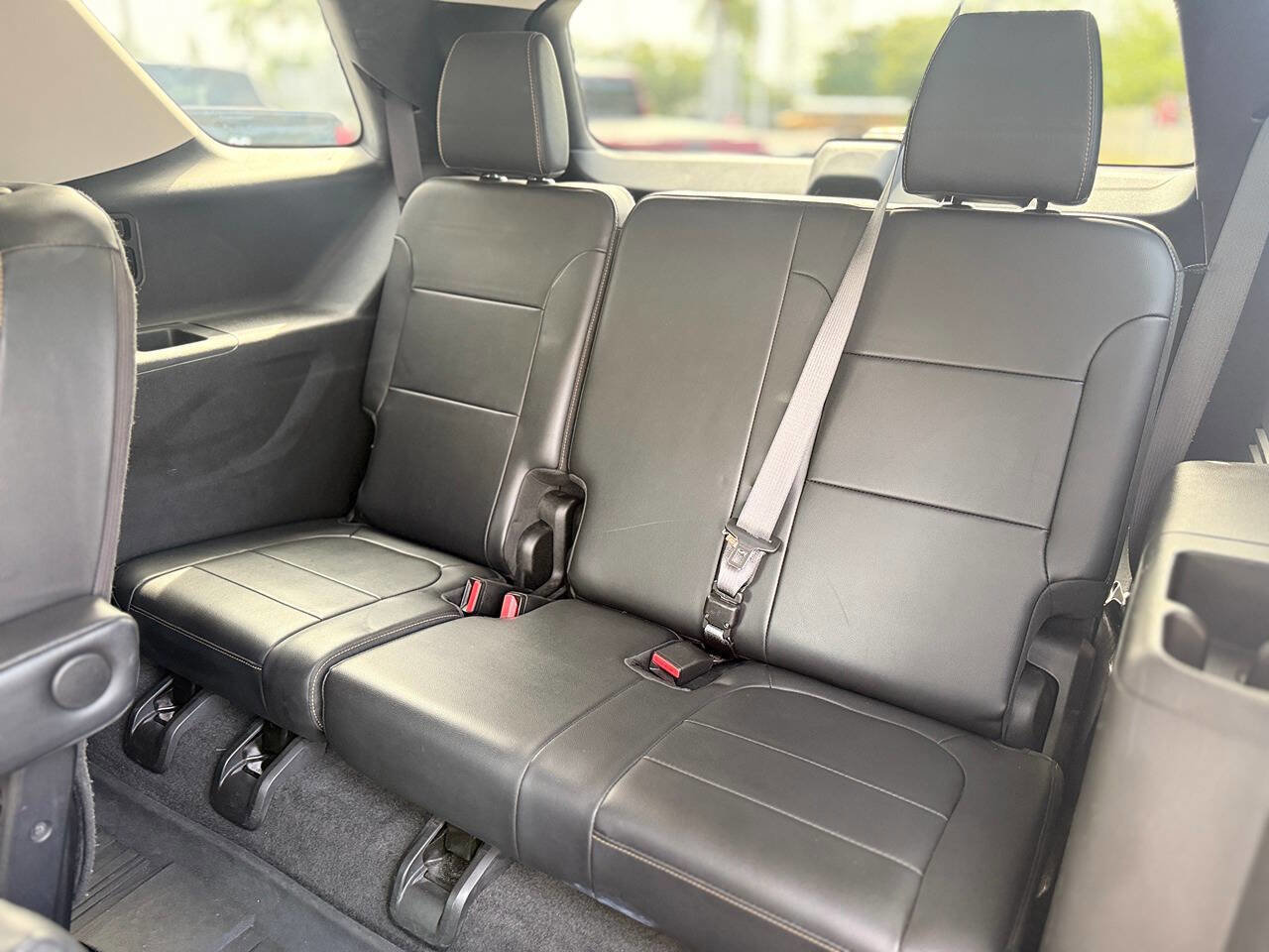 Used 2018 Chevrolet Traverse Premier w/ Driver Confidence II Package FWD image 17