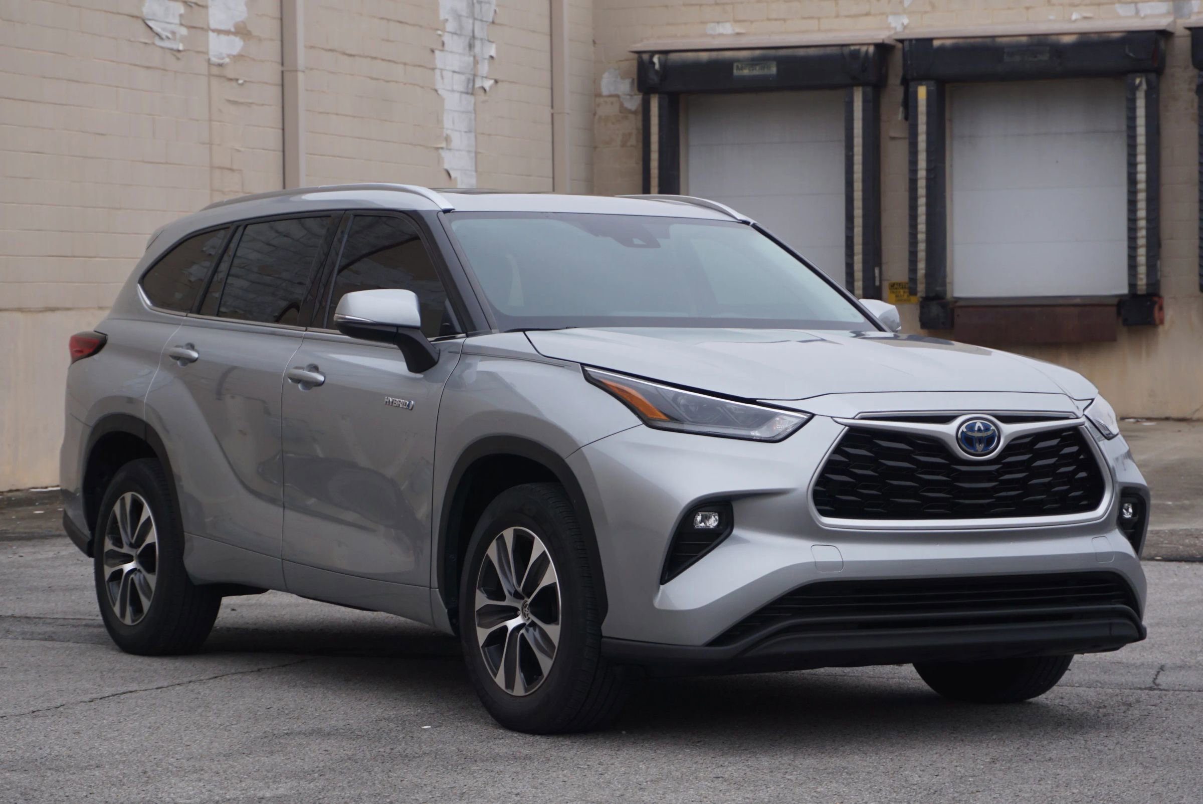 Used 2021 Toyota Highlander XLE image 3