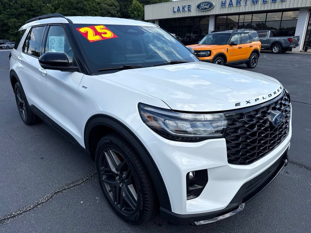 Used 2025 Ford Explorer ST-Line w/ ST-Line Street Pack AWD/4WD image 1