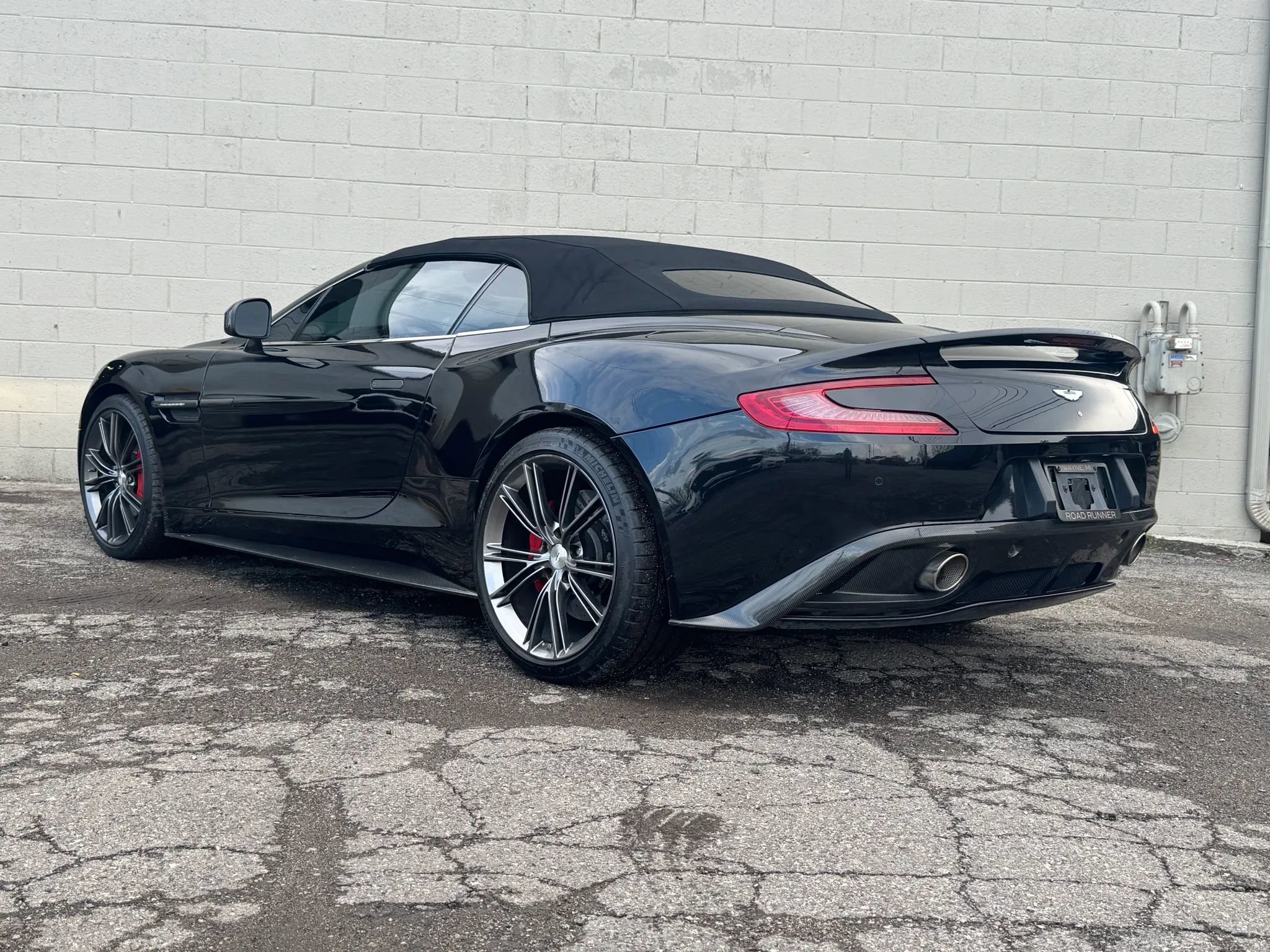 Used 2014 Aston Martin Vanquish Volante RWD image 5