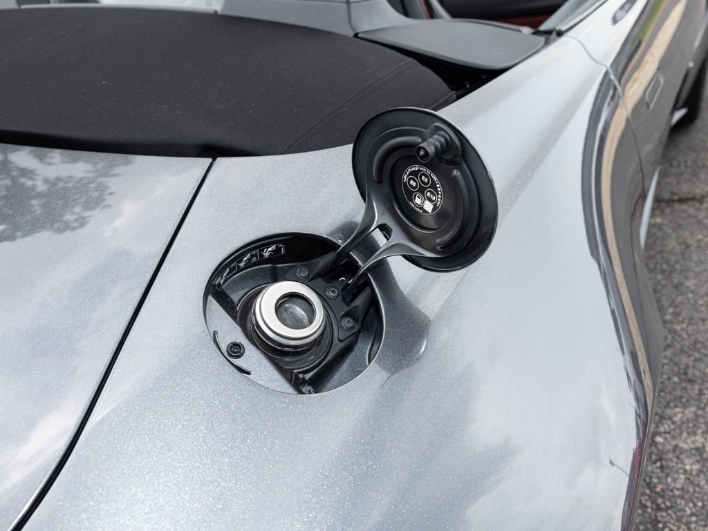 Used 2021 Aston Martin V8 Vantage Roadster RWD image 48