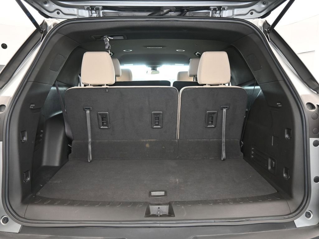 Used 2023 Chevrolet Traverse LS image 34
