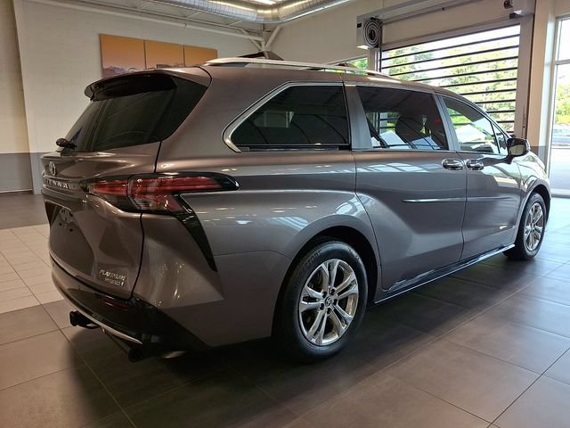 Used 2024 Toyota Sienna Platinum AWD/4WD image 6