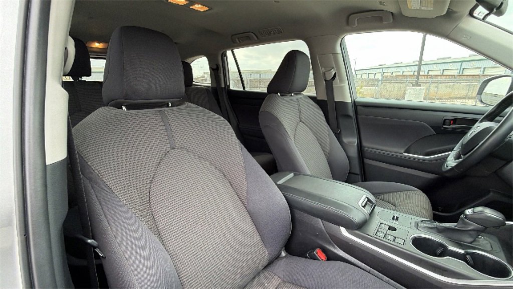 Used 2024 Toyota Highlander LE image 40