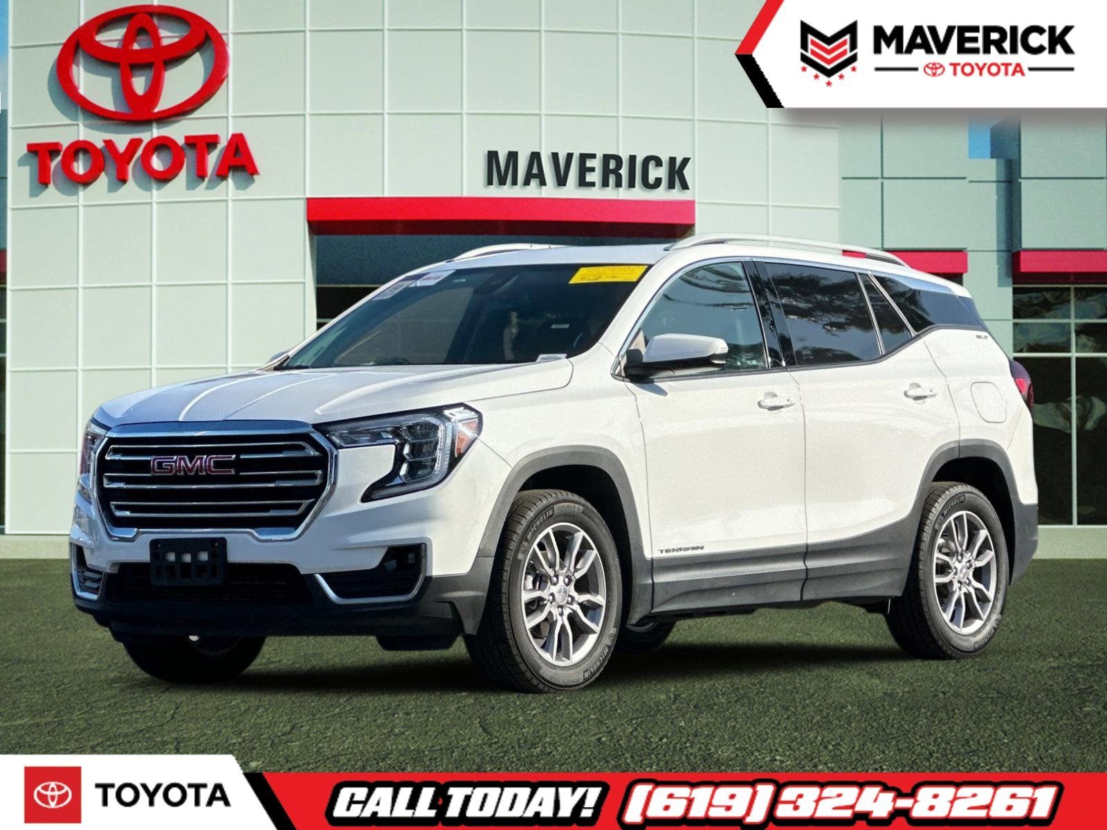 Used 2024 GMC Terrain SLT image 1