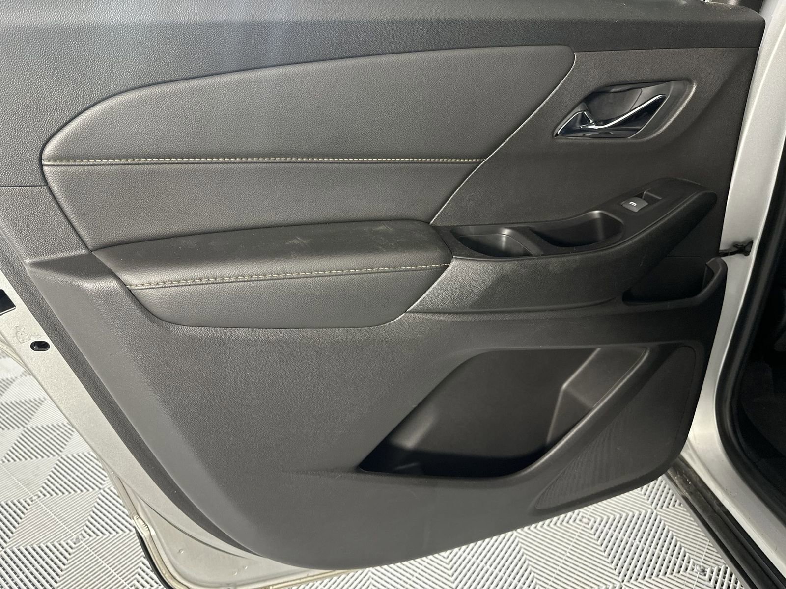 Used 2019 Chevrolet Traverse LT FWD image 30