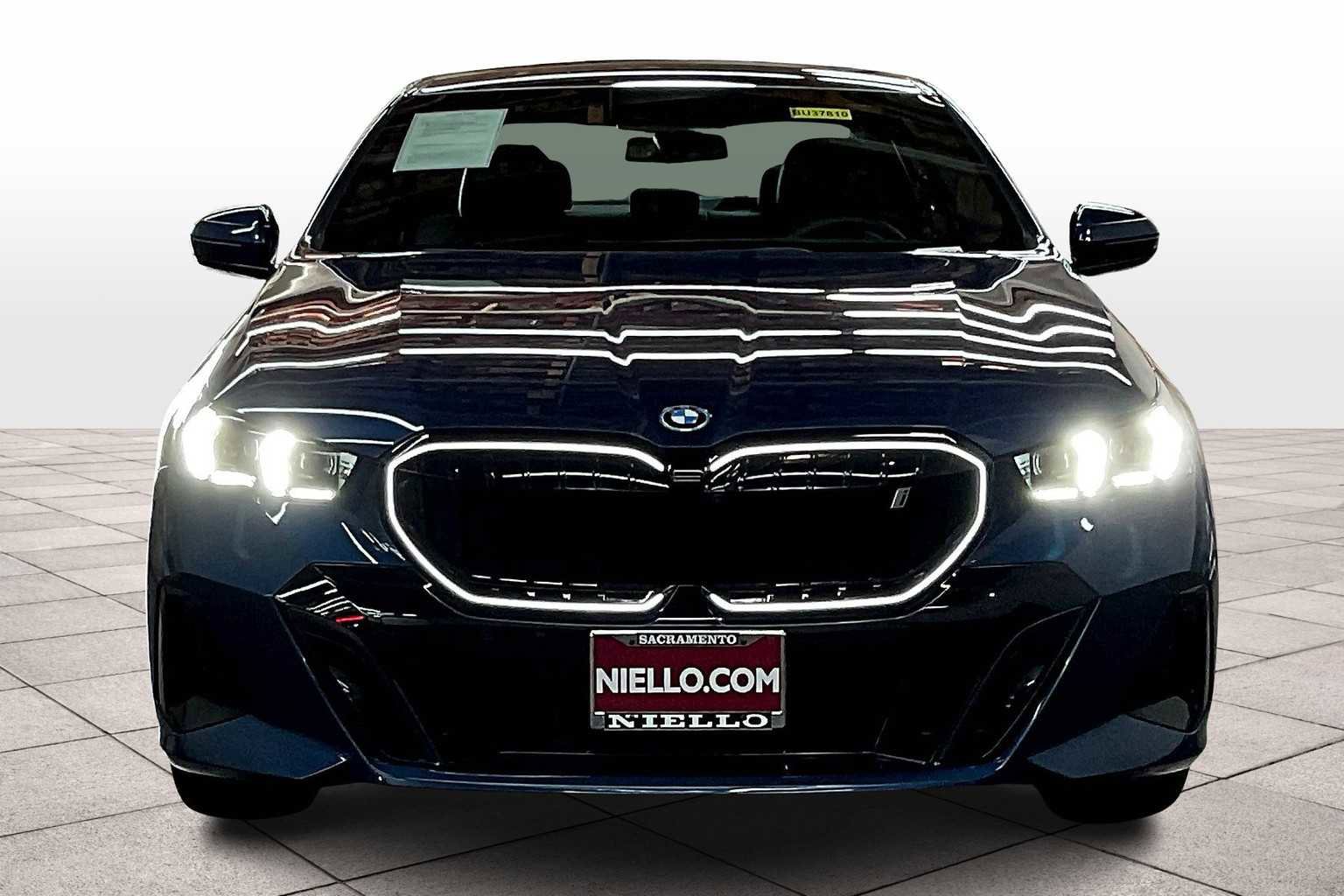 Used 2025 BMW i5 xDrive40 w/ Executive Package image 3