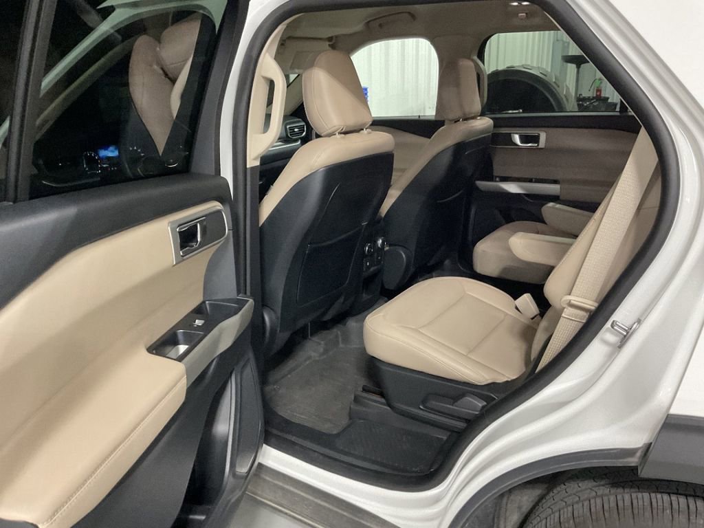 Used 2020 Ford Explorer XLT w/ Equipment Group 202A image 9