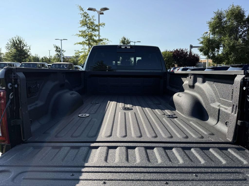 New 2026 RAM 3500 Big Horn AWD/4WD image 32